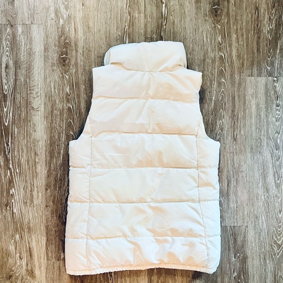 Old Navy puffer vest size Tall Large - Picture 5 of 6